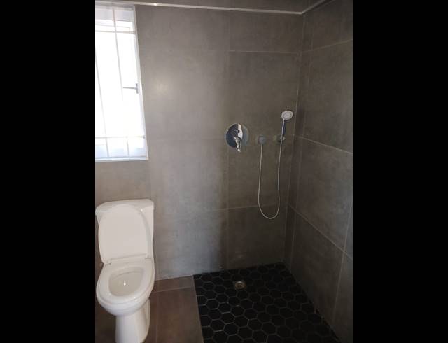 2 BEDROOM APARTMENT TO LET IN ESSENWOOD